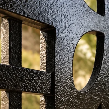 Detalle de celosía geométrica